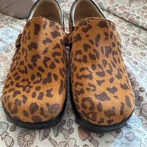 Alegria brown leopard print slip on non marking mules women’s size EU 38